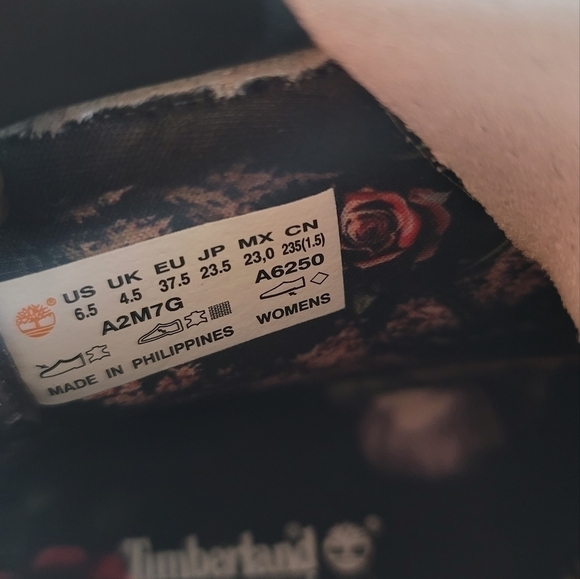 Timberland Women Heritage 6" WATERPROOF Black Floral Roses Nubuck Boots Size 6.5 - Picture 5 of 7